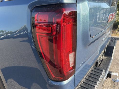 Used 2024 GMC Sierra 1500 SLT w/ SLT Premium Plus Package AWD/4WD image 10