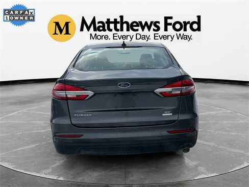 Used 2019 Ford Fusion SE image 4