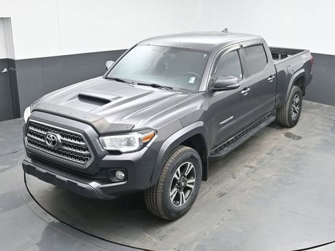 Used 2016 Toyota Tacoma TRD Sport AWD/4WD image 32