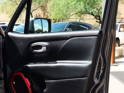 Used 2019 Jeep Renegade Trailhawk image 33