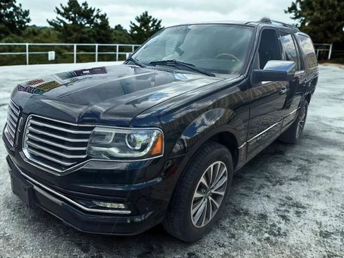 Used 2016 Lincoln Navigator Select image 1