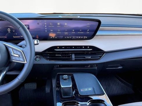 Used 2025 Buick Enclave Preferred w/ Power Package image 9