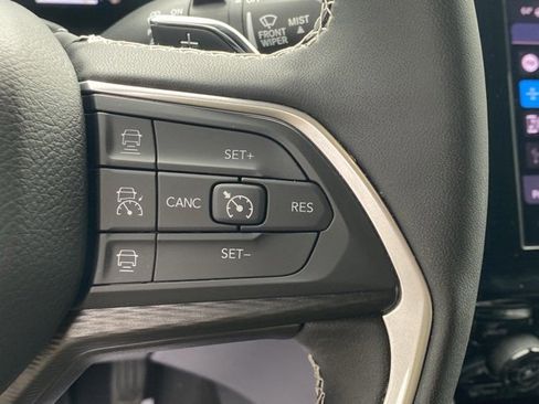 Used 2025 Jeep Grand Cherokee L Altitude image 17