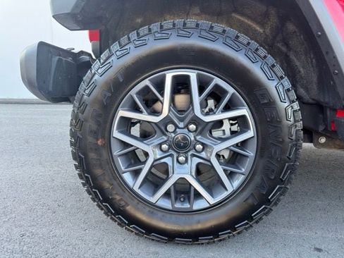 Used 2024 Jeep Wrangler Unlimited Sahara AWD/4WD image 25