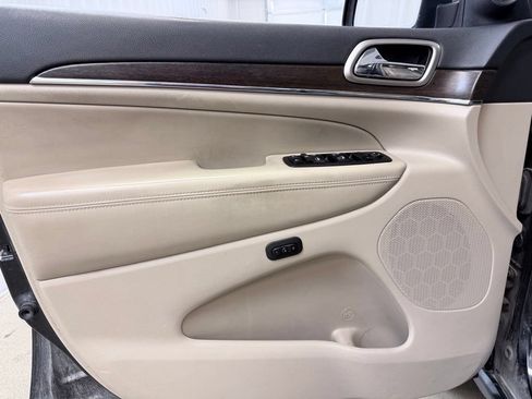Used 2015 Jeep Grand Cherokee Limited w/ Trailer Tow Group IV AWD/4WD image 8