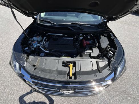 Used 2025 Nissan Rogue SV image 28