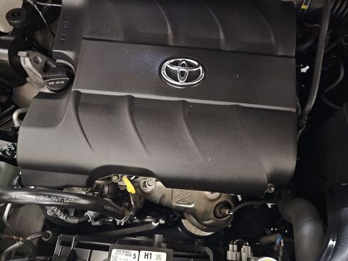 Used 2015 Toyota Sienna Limited Premium FWD image 32