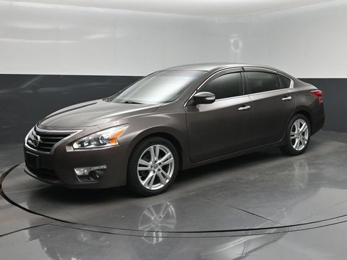 Used 2013 Nissan Altima 3.5 SL FWD image 22