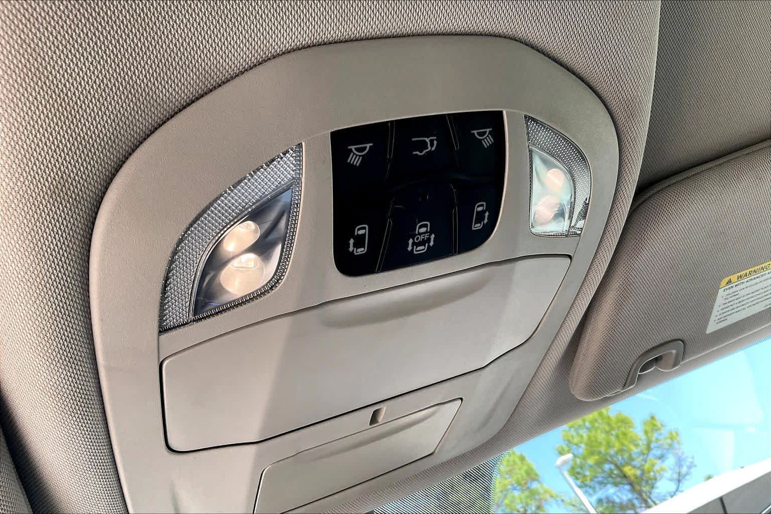 Used 2024 Chrysler Pacifica Touring-L FWD image 31