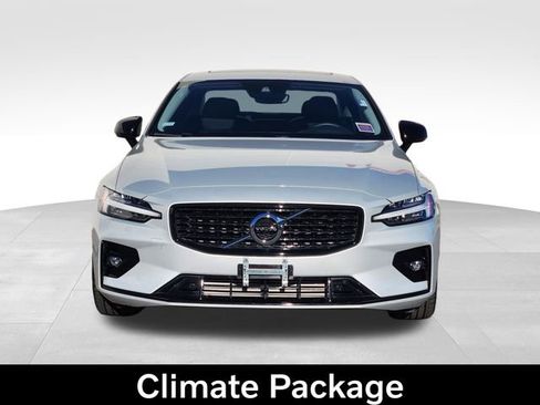 Certified 2021 Volvo S60 T5 Momentum w/ Premium Package image 3