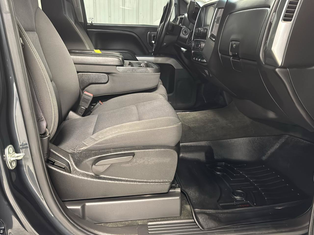 Used 2017 Chevrolet Silverado 1500 LT AWD/4WD image 11