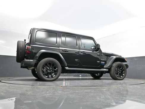 Used 2022 Jeep Wrangler Unlimited Sahara w/ Cold Weather Group image 38