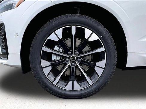 New 2026 Volvo XC60 B5 Plus w/ Protection Package Premier AWD/4WD image 14