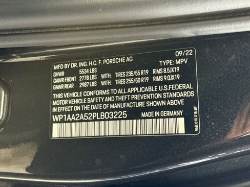 Used 2023 Porsche Macan w/ Premium Package Plus AWD/4WD image 40