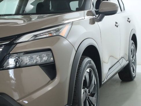 Used 2025 Nissan Rogue SV AWD/4WD image 5