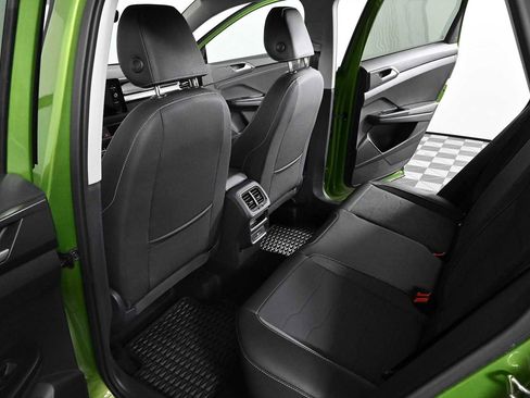 Certified 2025 Volkswagen Taos SE AWD/4WD image 13