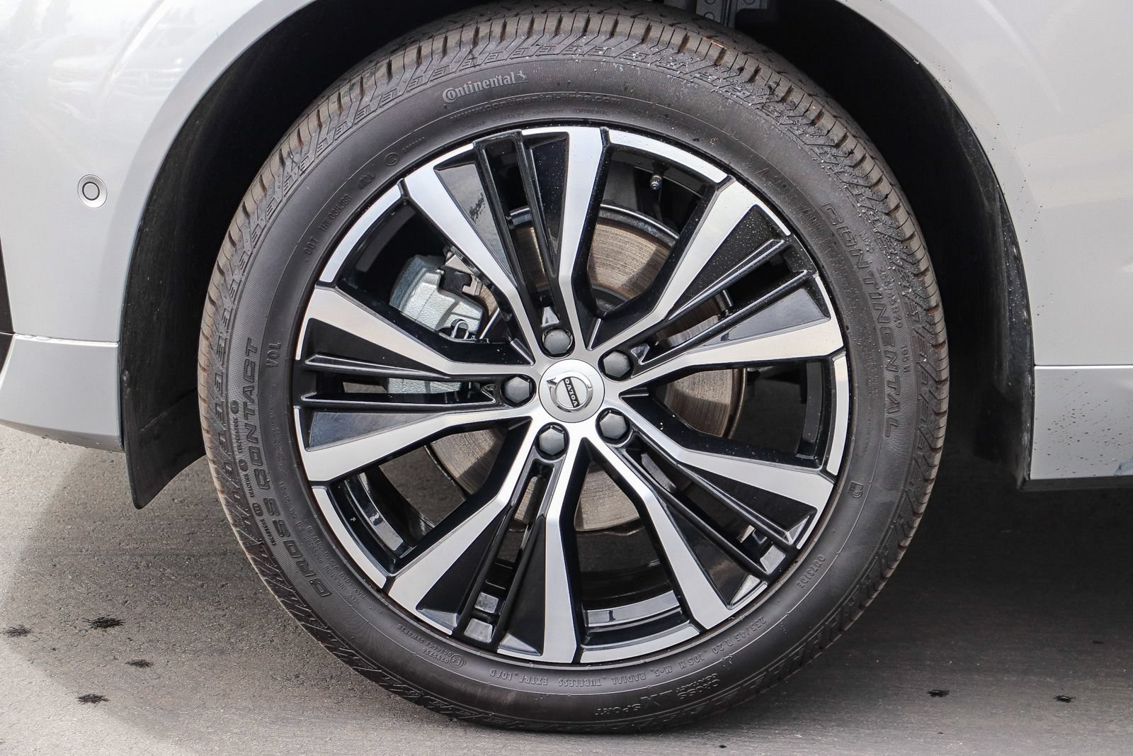 Used 2025 Volvo XC60 B5 Plus w/ Protection Package Premier AWD/4WD image 11