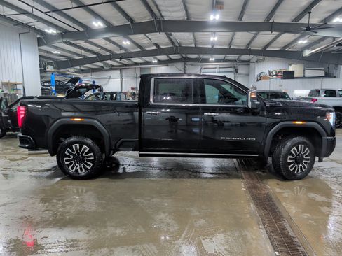 Used 2025 GMC Sierra 2500 Denali Ultimate image 2