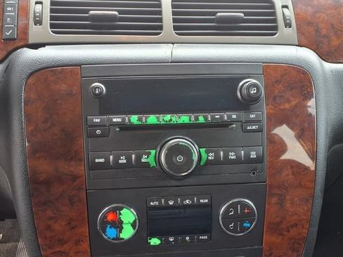 Used 2013 Chevrolet Suburban LT w/ Luxury Package RWD image 13