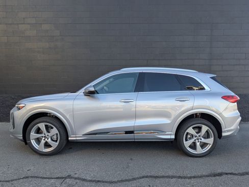 New 2025 Audi Q5 Prestige image 8
