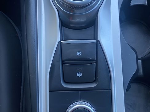 Used 2022 Ford Explorer XLT image 27