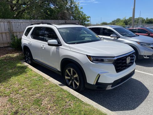 Used 2025 Honda Pilot Touring image 5
