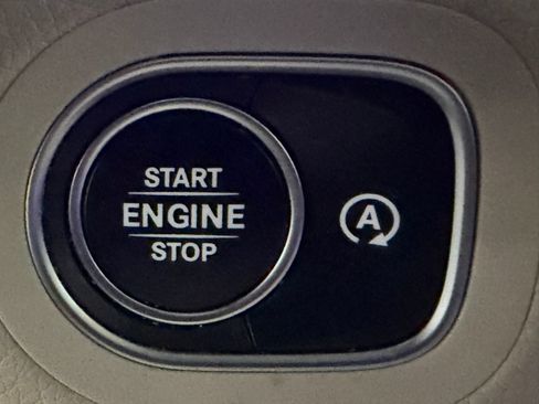 Used 2024 Mercedes-Benz GLS 450 4MATIC image 32