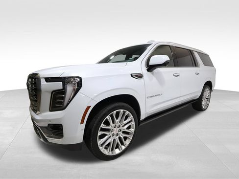 Used 2026 GMC Yukon XL Denali w/ Denali Reserve Package AWD/4WD image 8