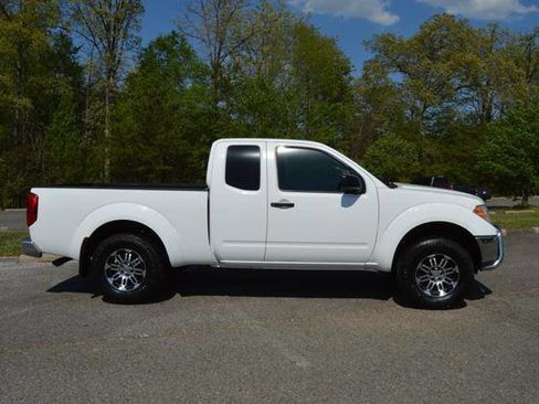 Used 2010 Nissan Frontier SE AWD/4WD image 4