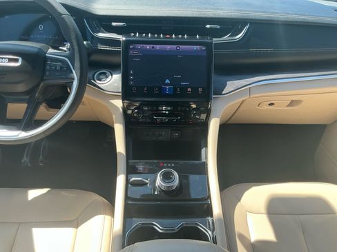 Used 2023 Jeep Grand Cherokee L Limited image 12