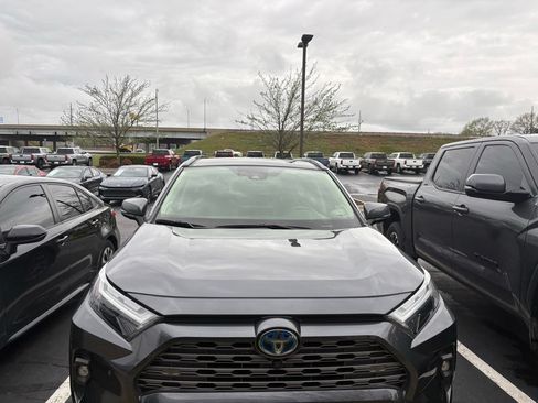 Used 2022 Toyota RAV4 Limited AWD/4WD image 8