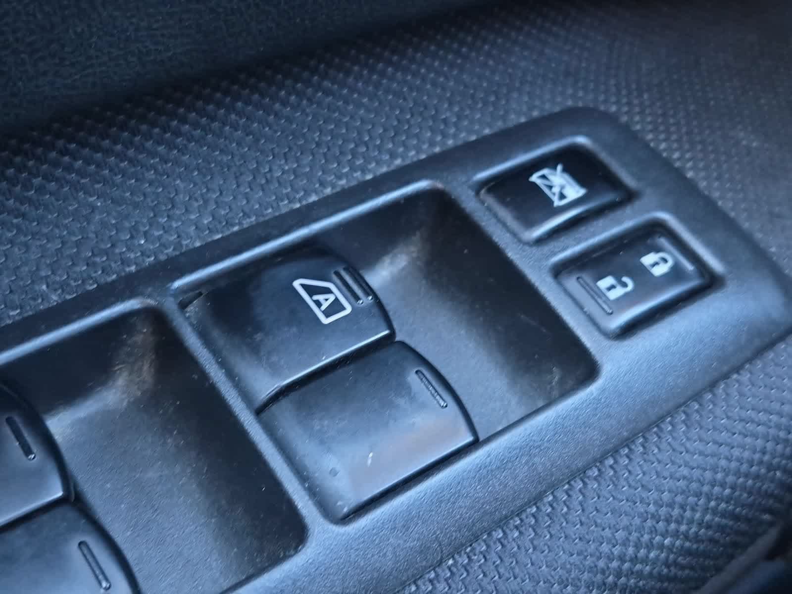 Used 2010 Nissan Rogue S AWD/4WD image 27