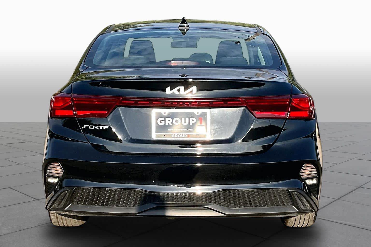 Used 2024 Kia Forte LXS w/ LXS Technology Package FWD image 4