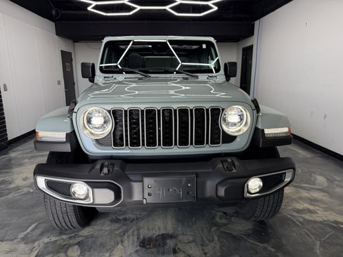 Used 2024 Jeep Wrangler Unlimited Sahara w/ Technology Group AWD/4WD image 7
