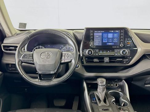 Used 2020 Toyota Highlander XLE AWD/4WD image 12