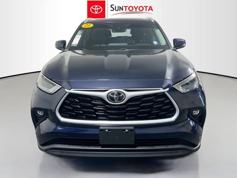 Used 2023 Toyota Highlander XLE AWD/4WD image 10