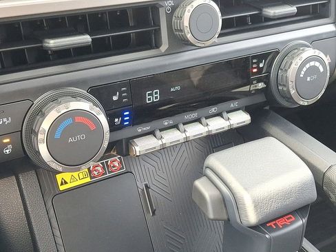 Used 2025 Toyota 4Runner TRD Off-Road Premium image 19