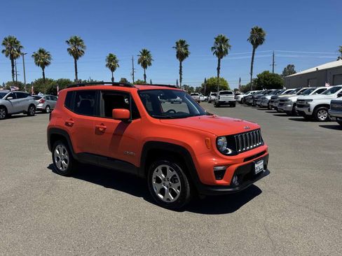 Used 2019 Jeep Renegade Latitude w/ Popular Equipment Group AWD/4WD image 12