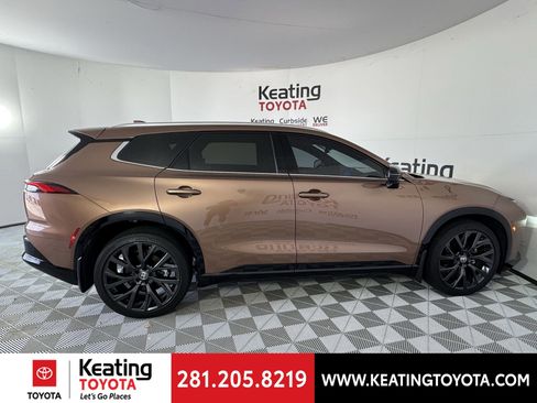 New 2025 Toyota Crown Signia image 4