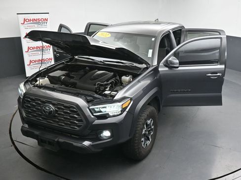Used 2022 Toyota Tacoma TRD Off-Road AWD/4WD image 40