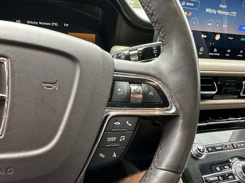 Used 2022 Lincoln Nautilus Reserve w/ Luxury Package AWD/4WD image 30