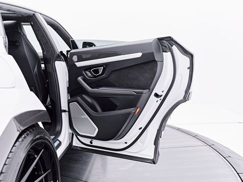 Used 2021 Lamborghini Urus AWD/4WD image 44