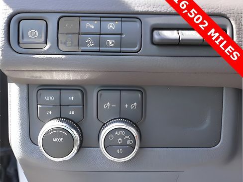 Used 2024 GMC Yukon Denali image 41