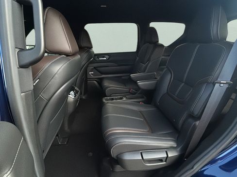 Used 2025 Nissan Armada SL w/ Captain's Chari Seat Package AWD/4WD image 19