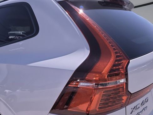 Certified 2023 Volvo XC60 T8 Plus AWD/4WD image 38