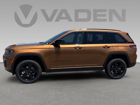 New 2026 Jeep Grand Cherokee Limited w/ Limited Altitude Package RWD image 7