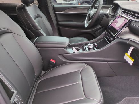 New 2025 Jeep Grand Cherokee Limited w/ Luxury Tech Group II image 19