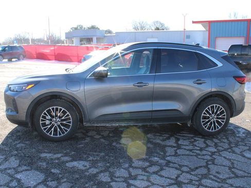 Used 2023 Ford Escape SE w/ PHEV Premium Package image 6
