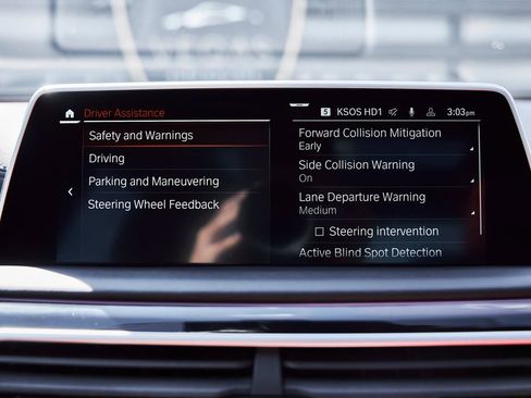 Used 2022 BMW M760i xDrive w/ Luxury Rear Seating Package AWD/4WD image 85