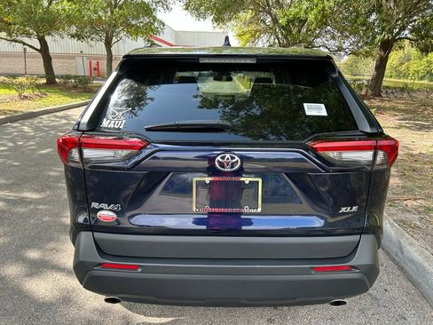 Used 2023 Toyota RAV4 XLE w/ Convenience Package image 4
